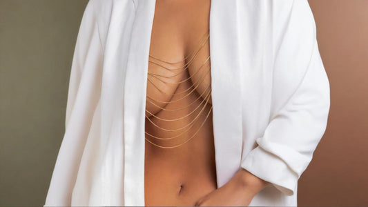 Biżuteria na ciało – jak ją nosić, by wyglądała zmysłowo, a nie przesadnie?